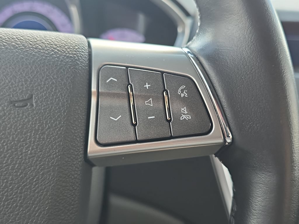 Used 2011 RADIANT SILVER METALLIC Cadillac Base image 19
