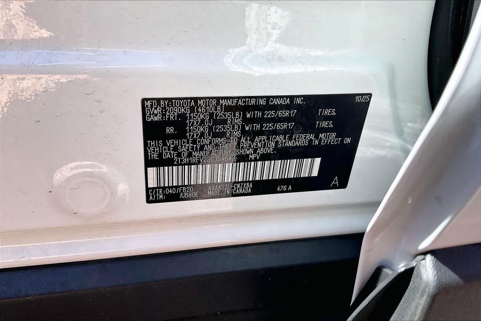 Used 2025 Ice Cap Toyota LE image 30