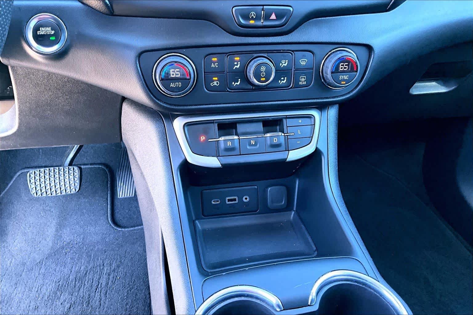 Used 2022 Summit White GMC SLE image 19