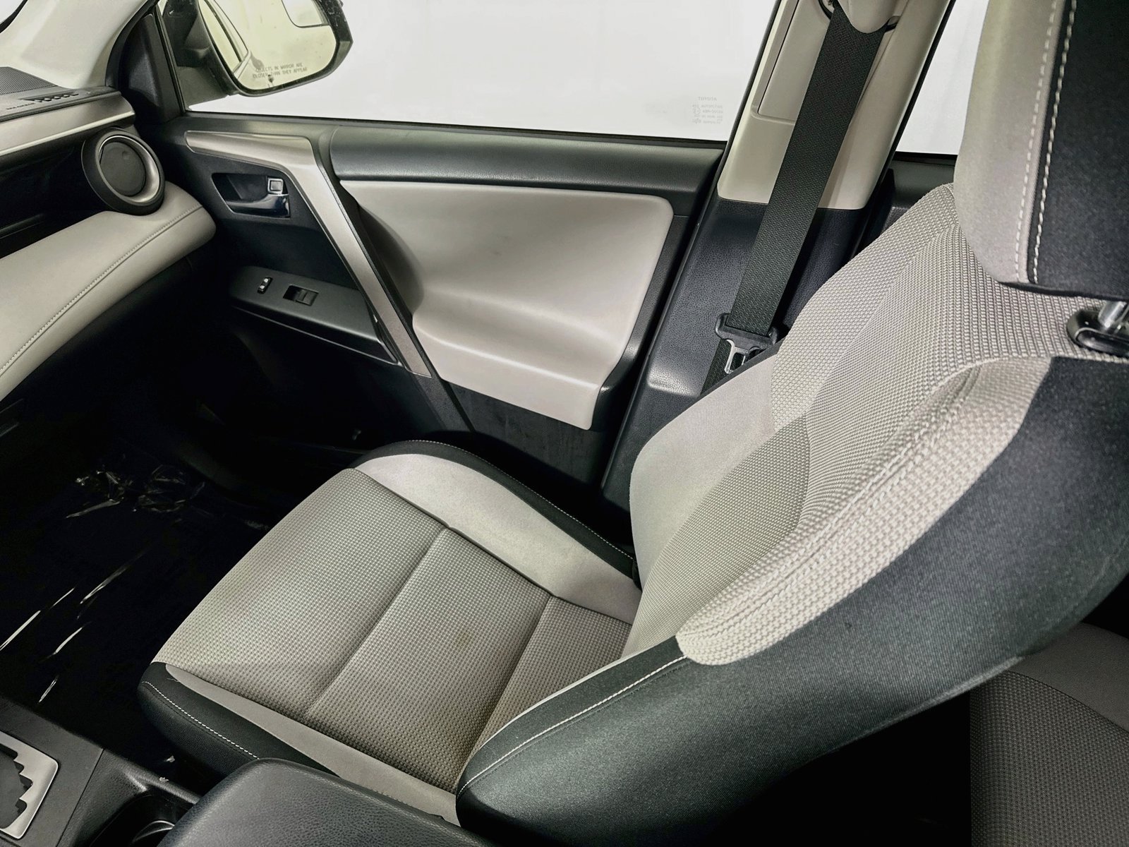 Used 2018 Galactic Aqua Mica Toyota XLE image 22