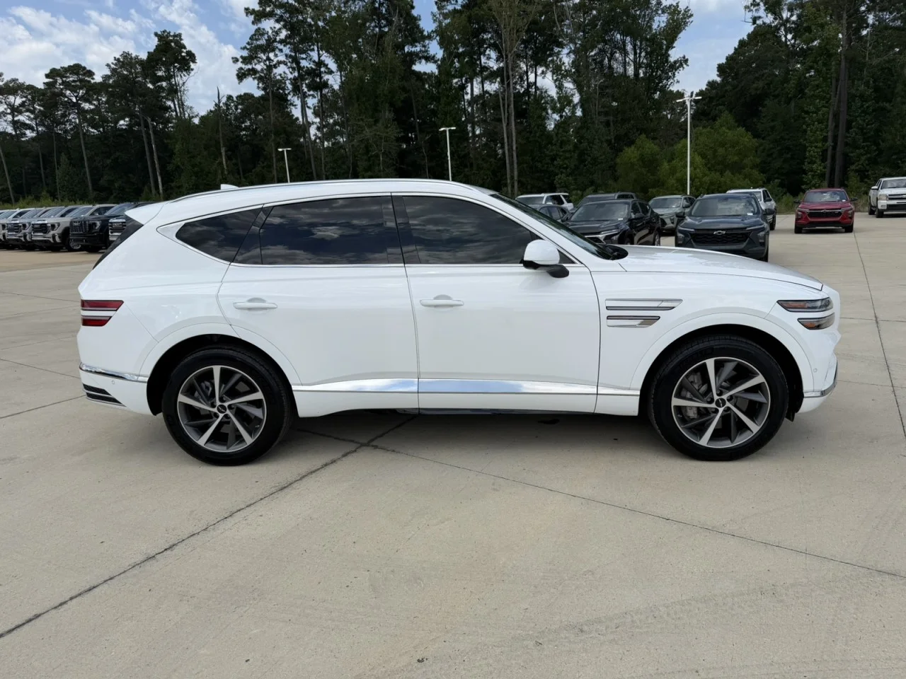 Used 2025 White Genesis 2.5T Advanced image 5