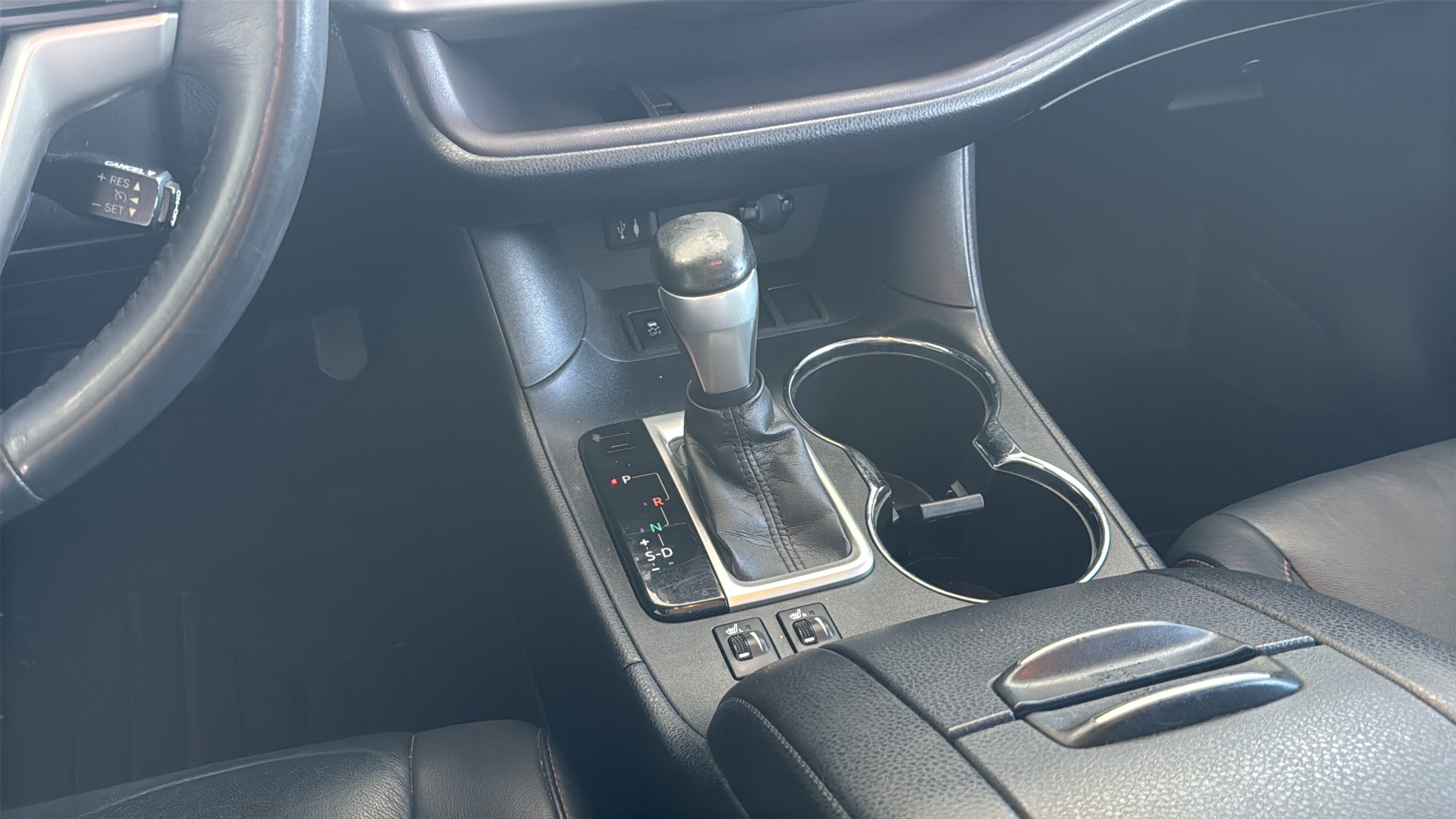 Used 2014 Attitude Black Metallic Toyota XLE image 35