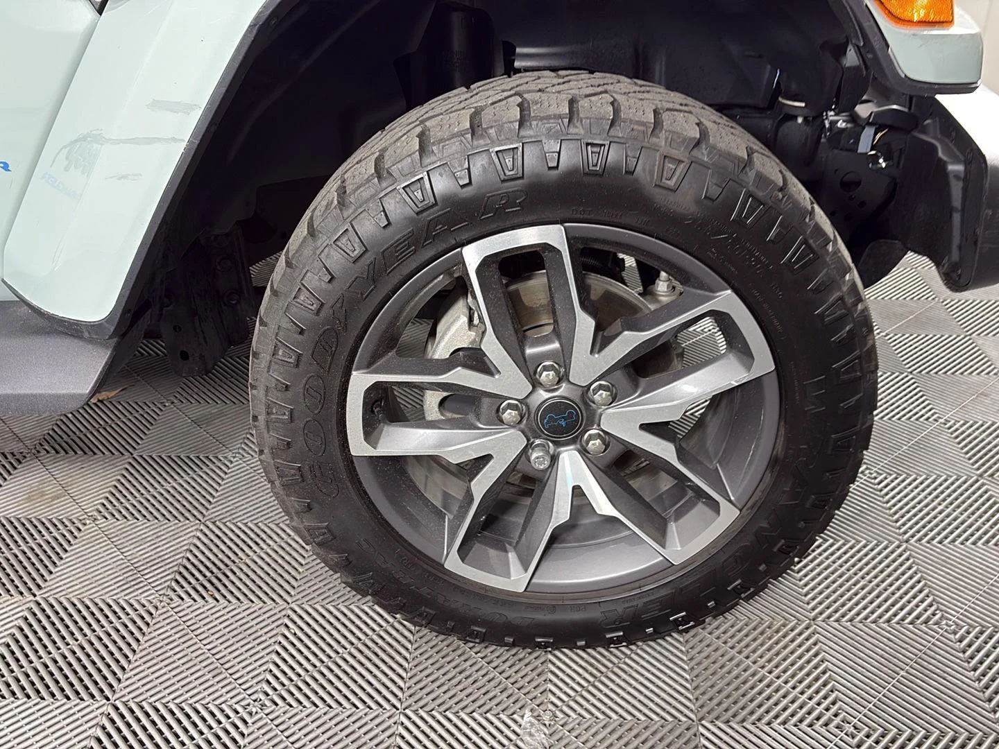 Used 2024 Earl Clearcoat Jeep Sport S image 13