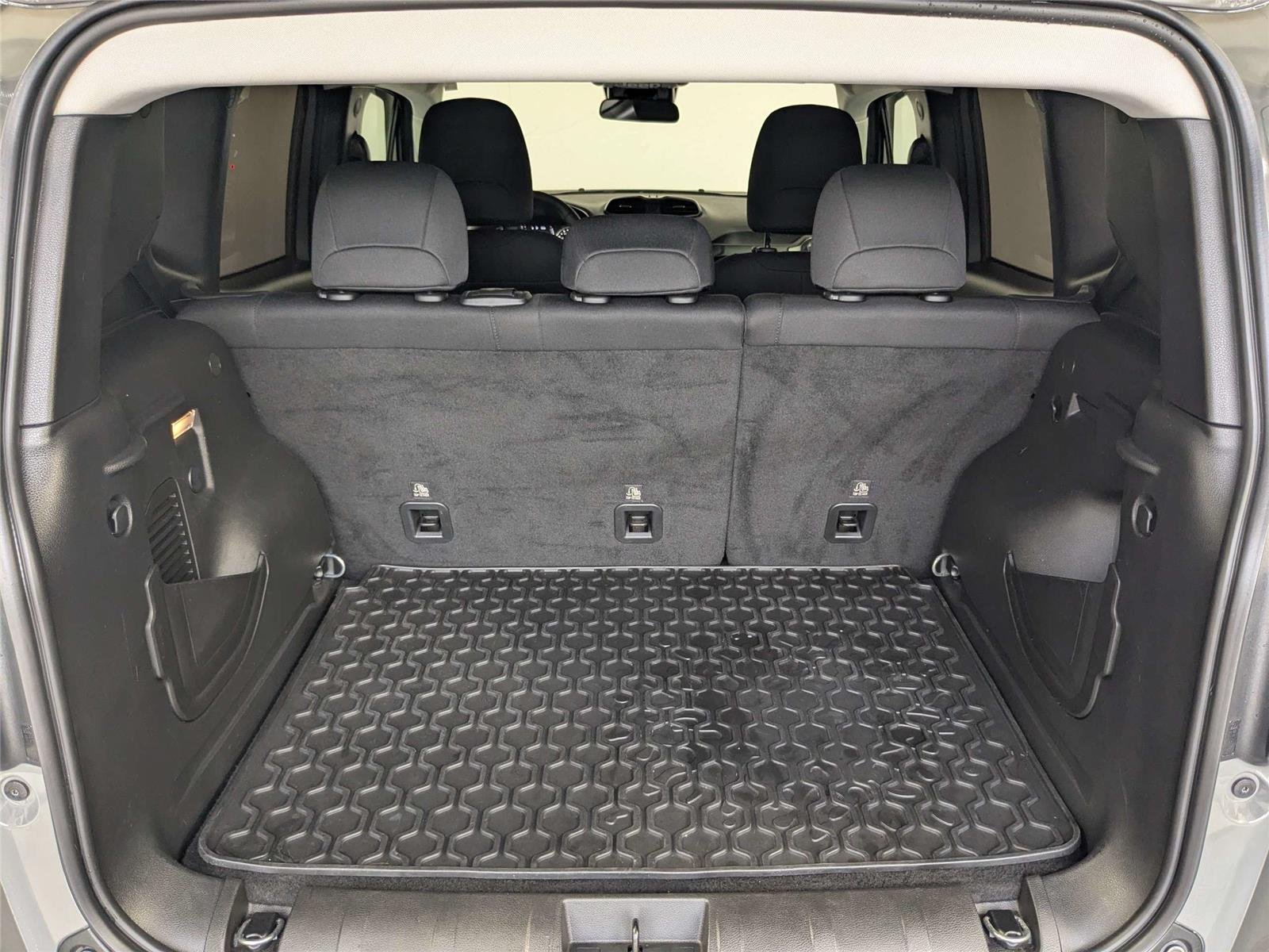 Used 2022 Sting-Gray Clearcoat Jeep Sport image 9