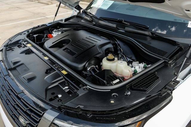 Used 2025 White Land Rover SE image 57