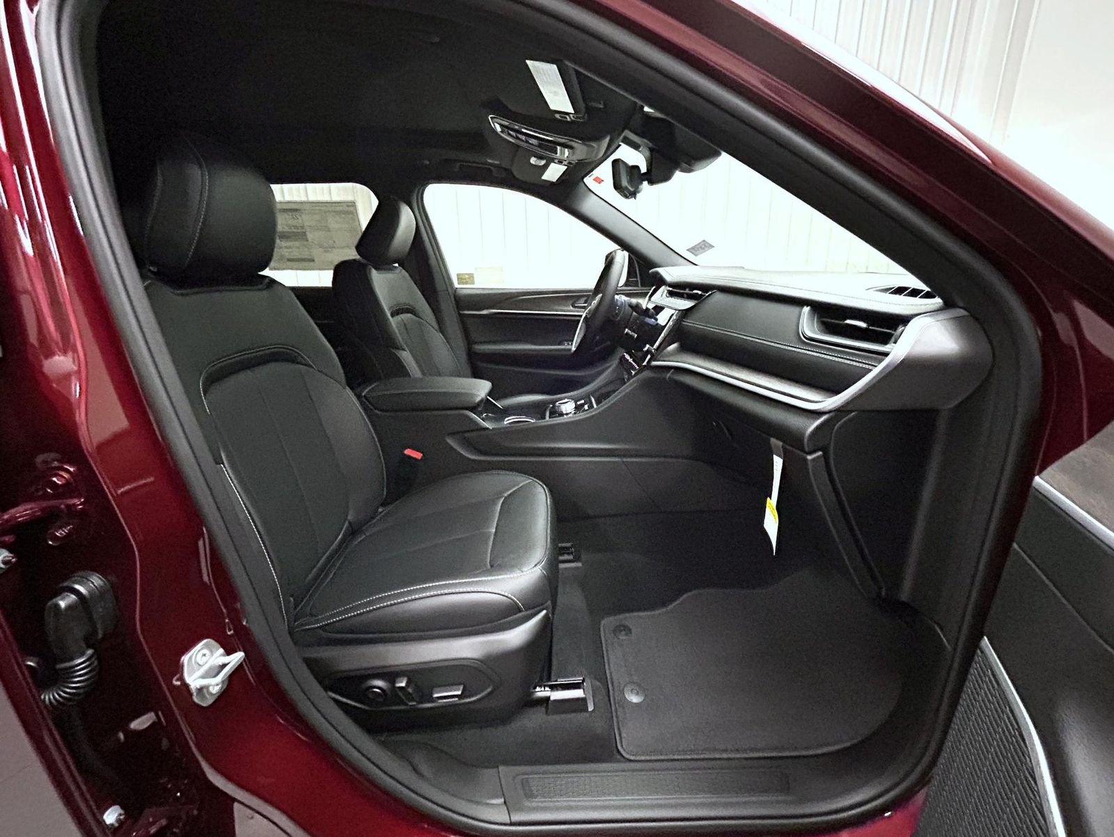 New 2026 Velvet Red Pearlcoat Jeep Limited Reserve image 15