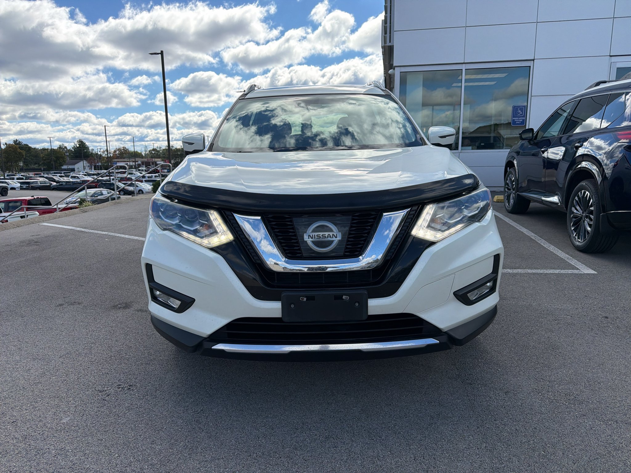 Used 2017 Pearl White Nissan SL image 6