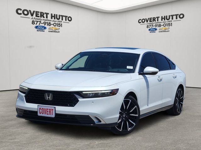 Used 2023 White Honda Touring image 1