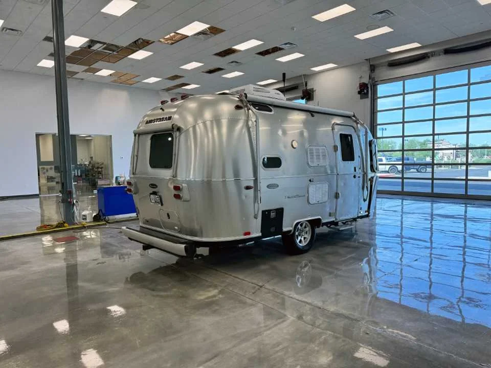 Used 2017 SILVER AIRSTREAM  image 2