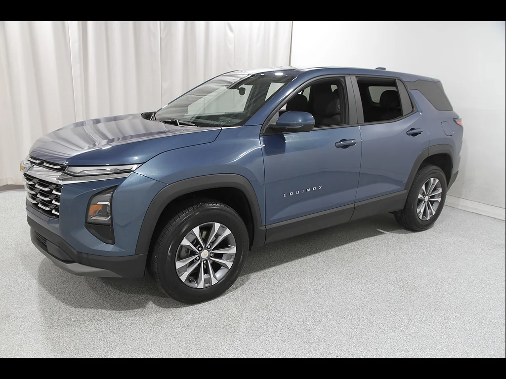 2025 Chevrolet Equinox LT - Photo 3