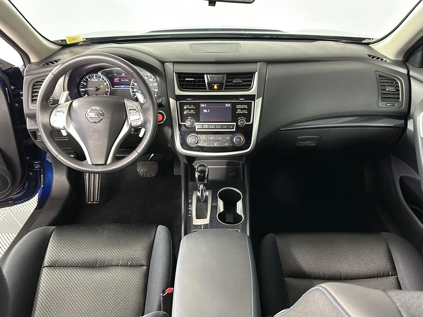 Used 2018 Deep Blue Pearl Nissan 2.5 SR image 2