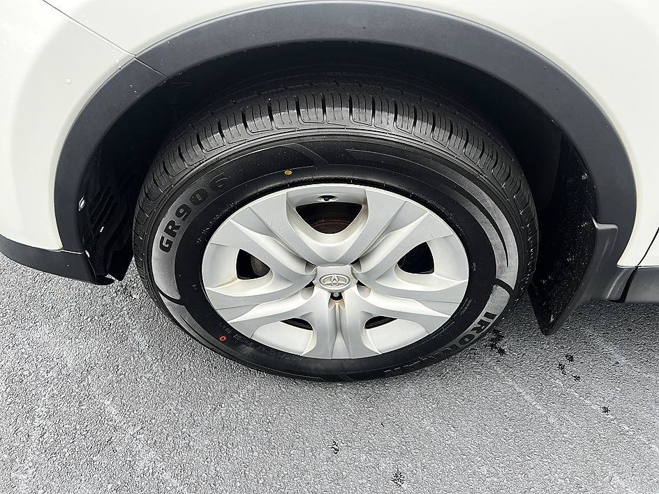 Used 2015 Super White Toyota LE image 9