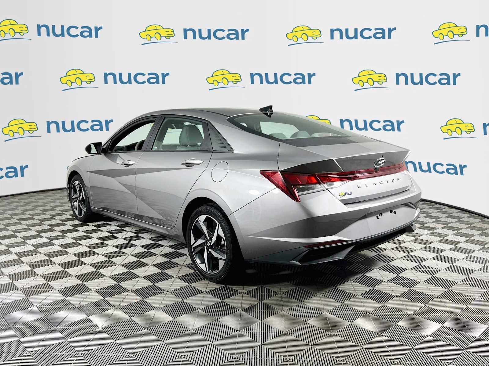 Certified Used 2023 Fluid Metal Hyundai SEL image 5