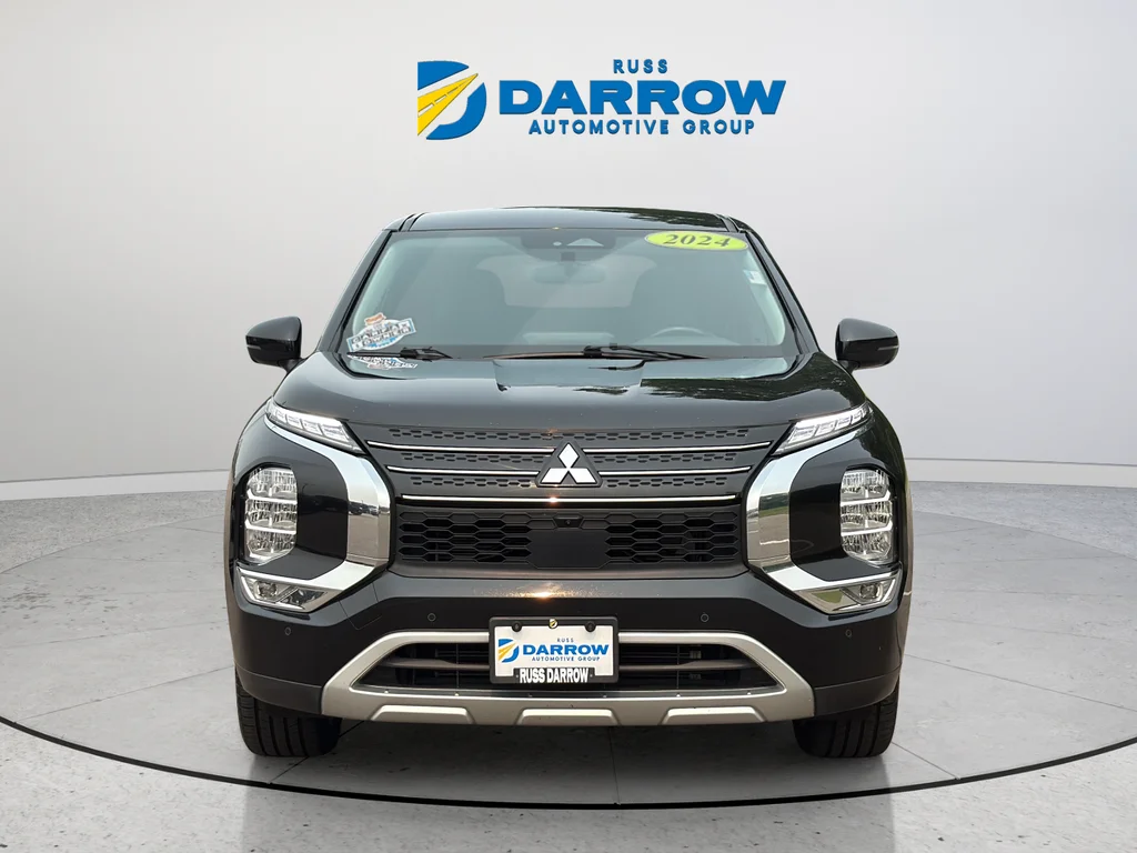 Used 2024 Black Mitsubishi SE image 8