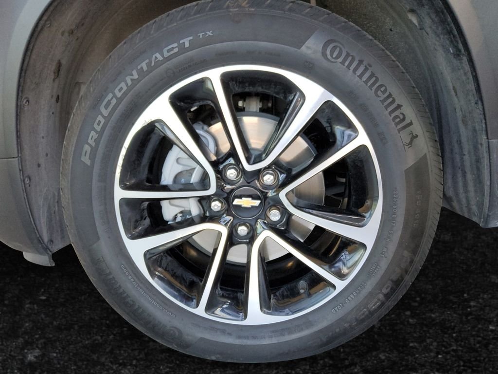Used 2025 Gray Chevrolet LT image 25