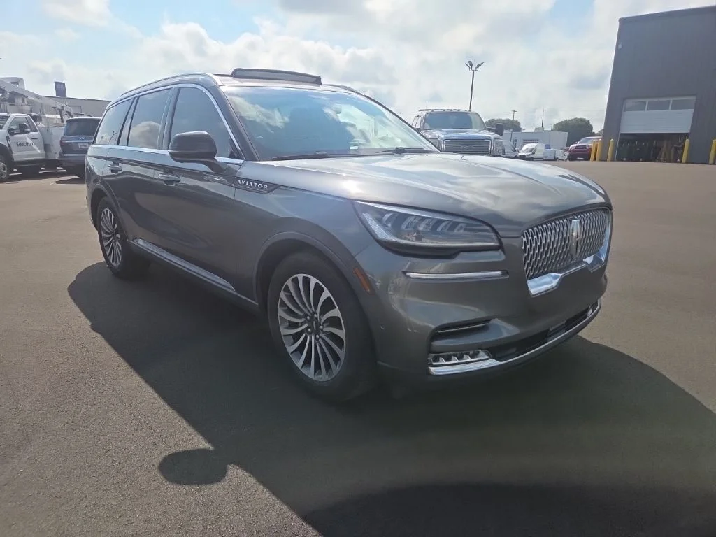 Used 2021 Gray Lincoln Reserve image 21