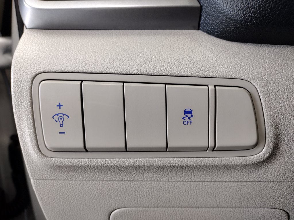 Used 2018 Molten Silver Hyundai SEL image 21