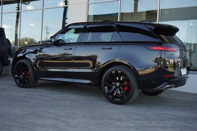 Used 2024  Land Rover Dynamic SE image 6