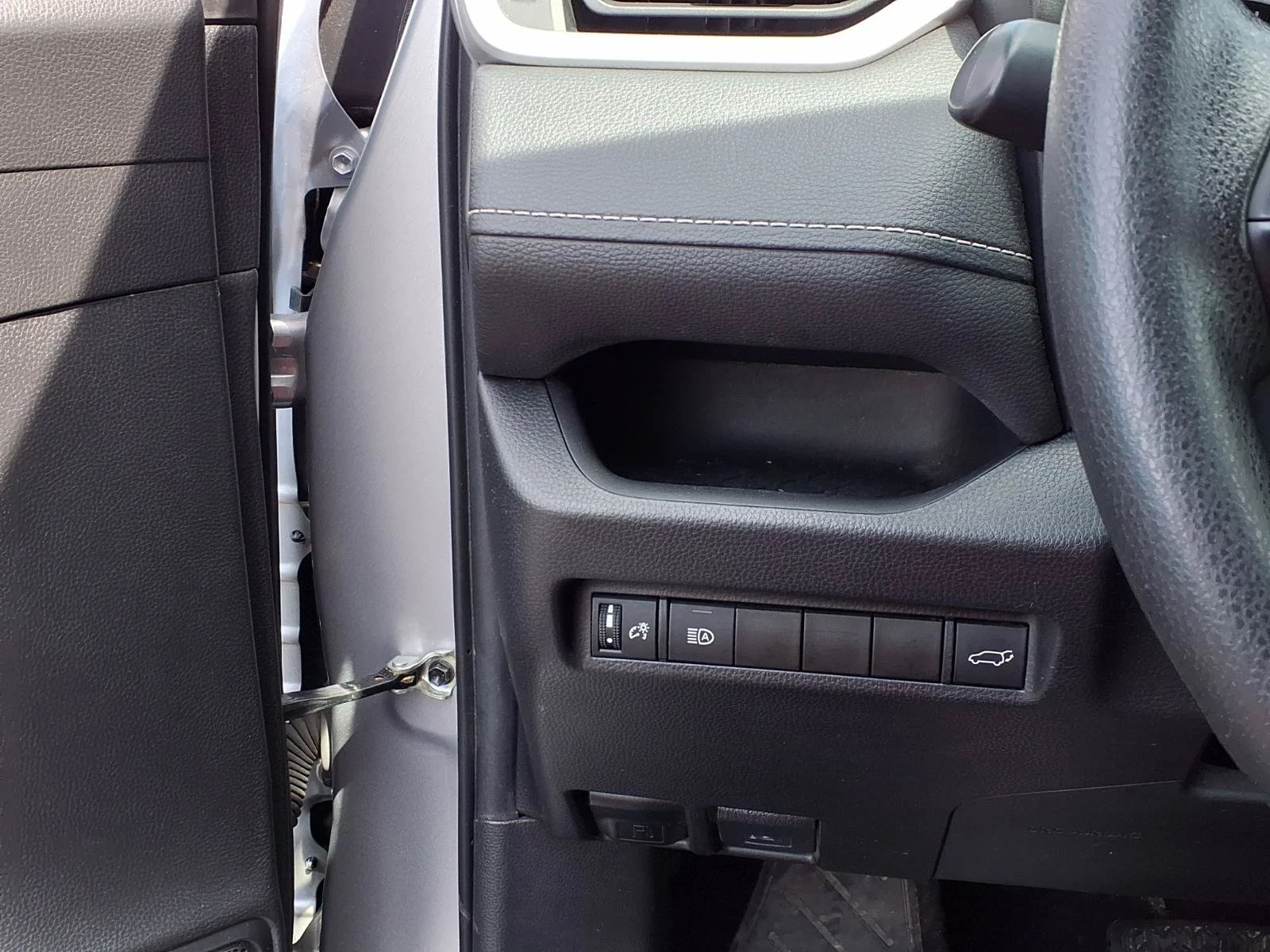 Used 2022 Silver Sky Metallic Toyota XLE image 14