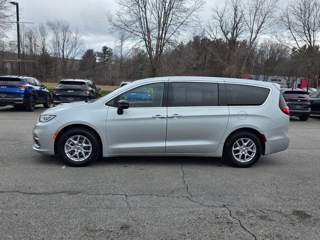 Used 2024 Silver Chrysler Touring L image 5