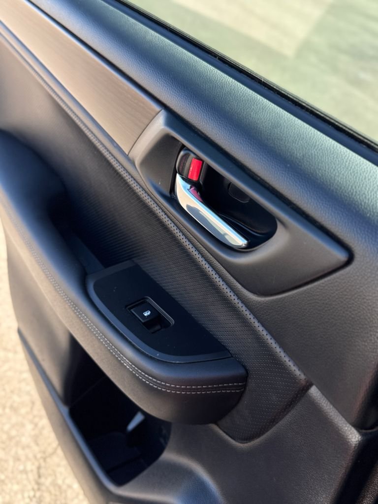 Used 2017 Crystal Black Silica Subaru 2.5i image 35