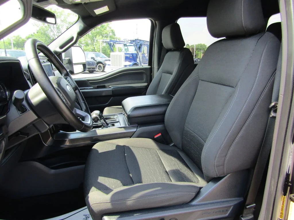 Used 2023 Agate Black Metallic Ford XLT image 13