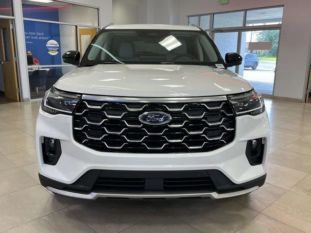 New 2026 Star White Metallic Tri-Coat Ford Platinum image 8