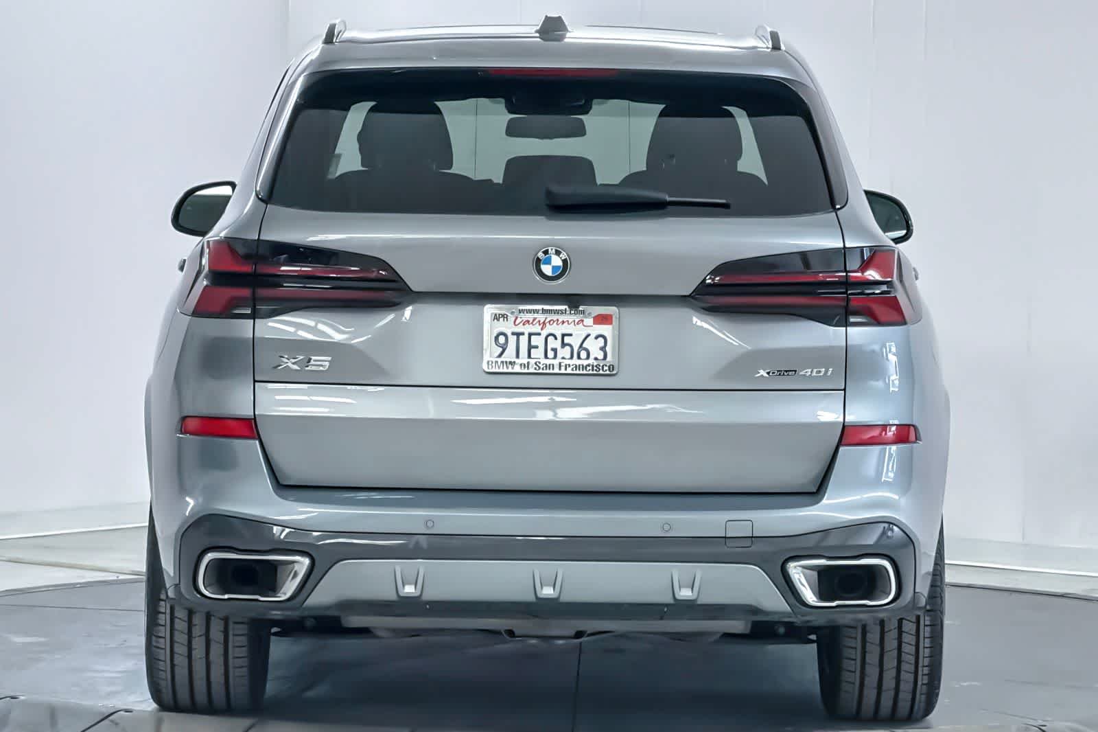 Used 2025 Gray BMW xDrive40i image 7
