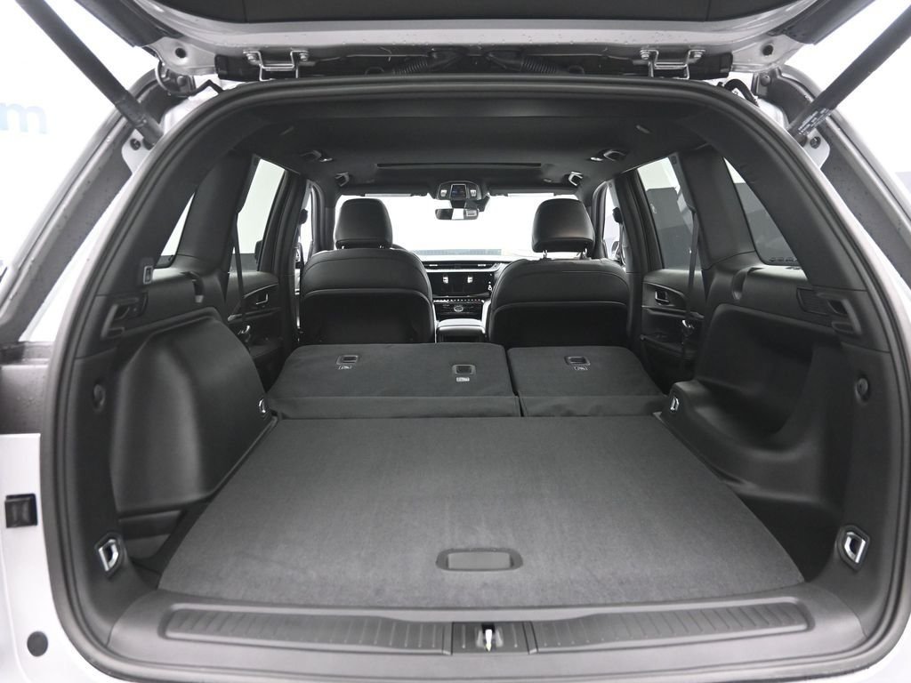 New 2026 Silver Zynith Jeep Altitude image 11
