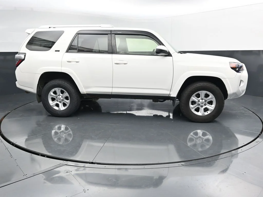Used 2018 White Toyota SR5 image 9