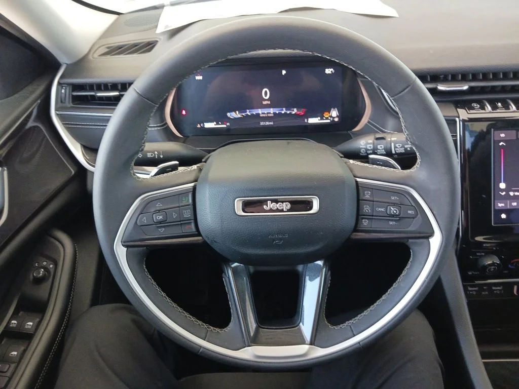 Used 2023 White Jeep Laredo image 17