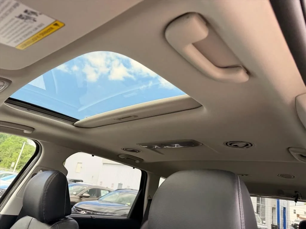 Used 2022 Green Kia EX image 19