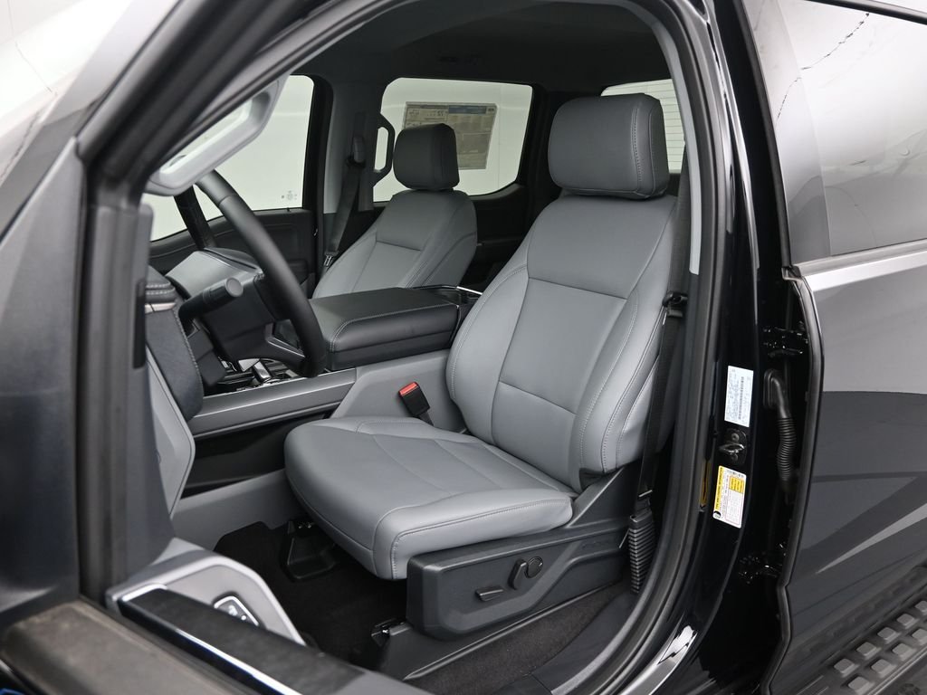 2025 Ford F-150 Lightning Flash - Photo 8
