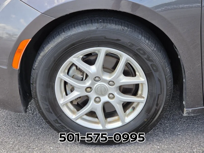 Used 2017 Crystal Metallic CHRYSLER TOURING FWD image 18