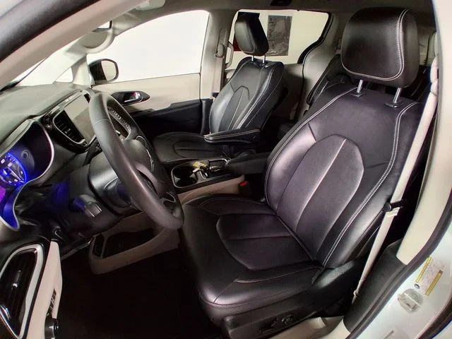 Used 2024 White Chrysler Touring L image 10
