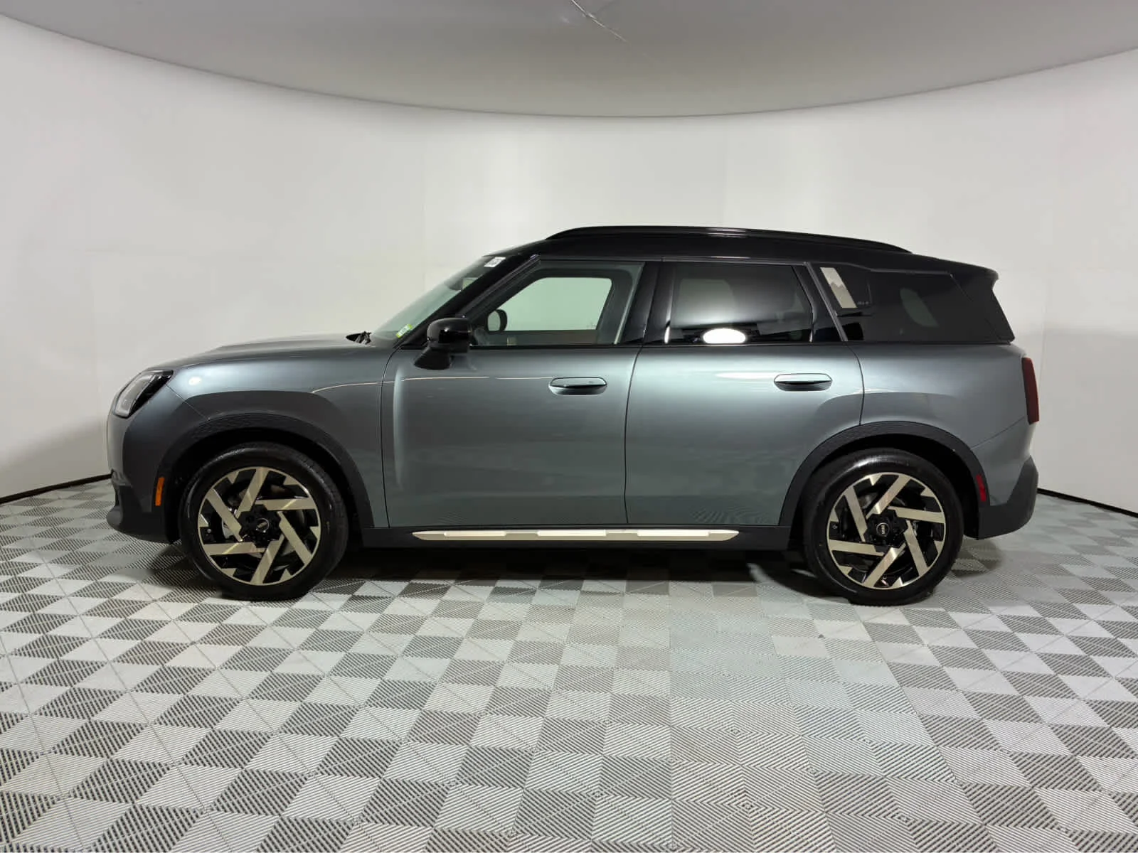 New 2027 Smokey Green Metallic MINI Iconic image 7