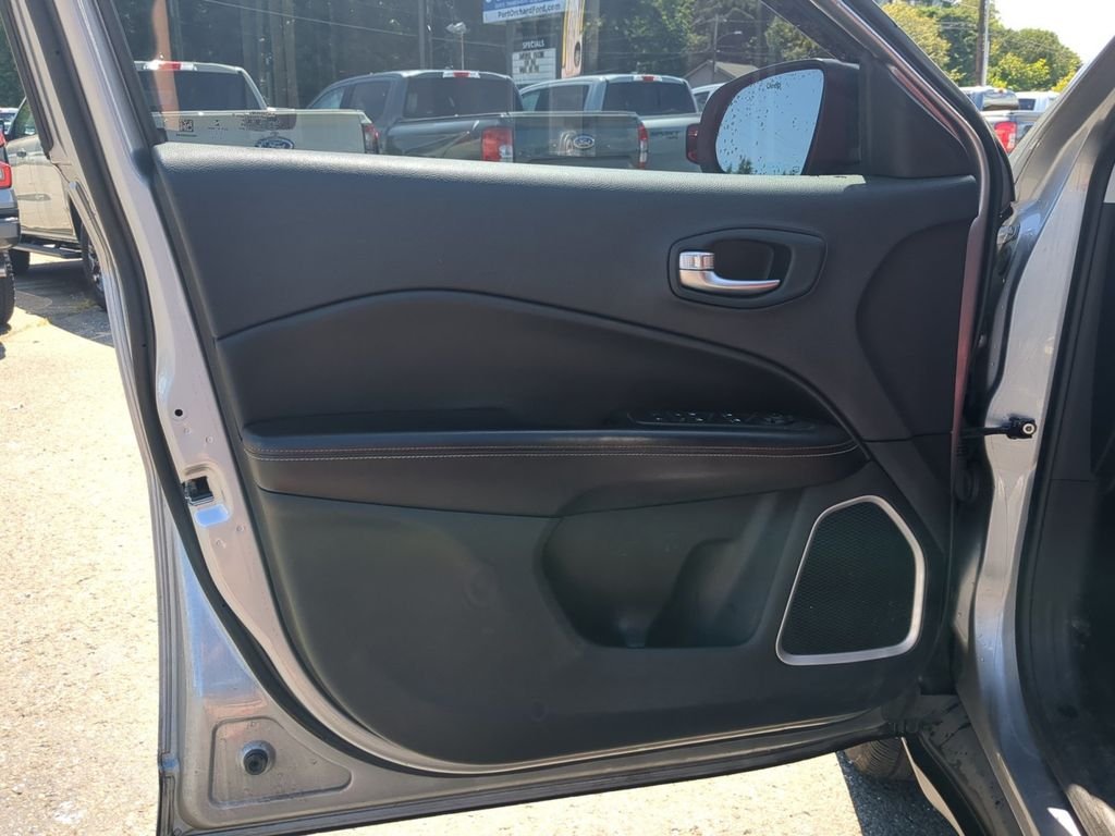 Used 2018 Silver Jeep Sport image 13