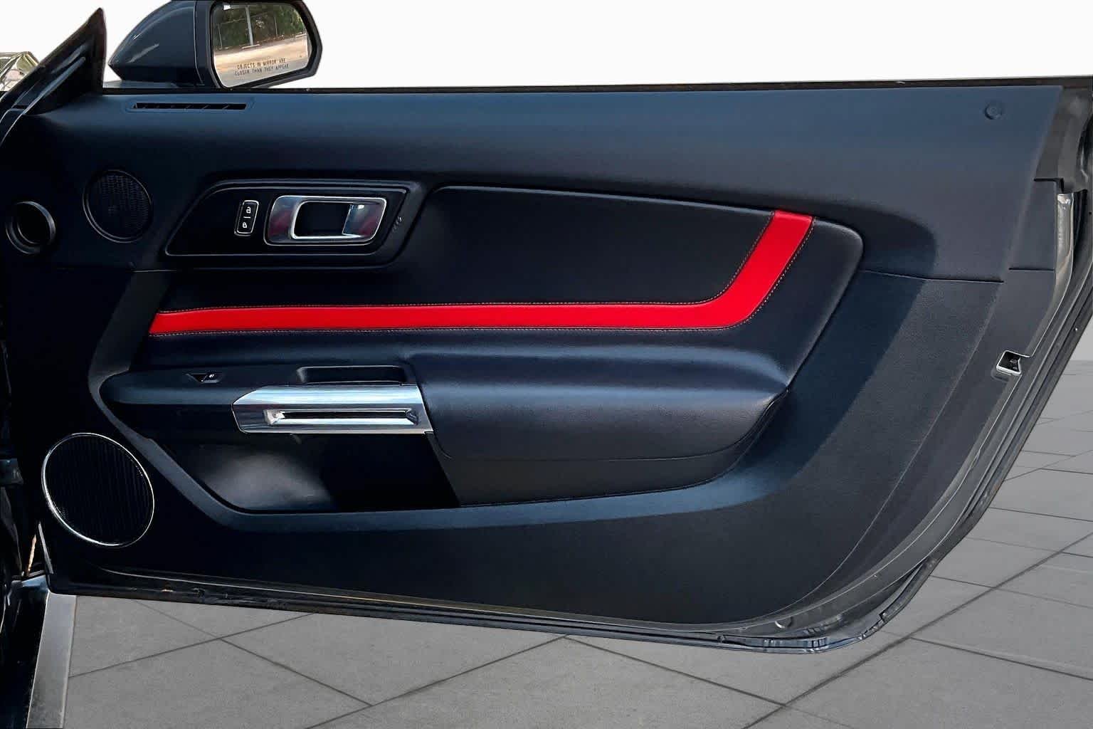 Used 2019 Magnetic Metallic Ford GT Premium image 22
