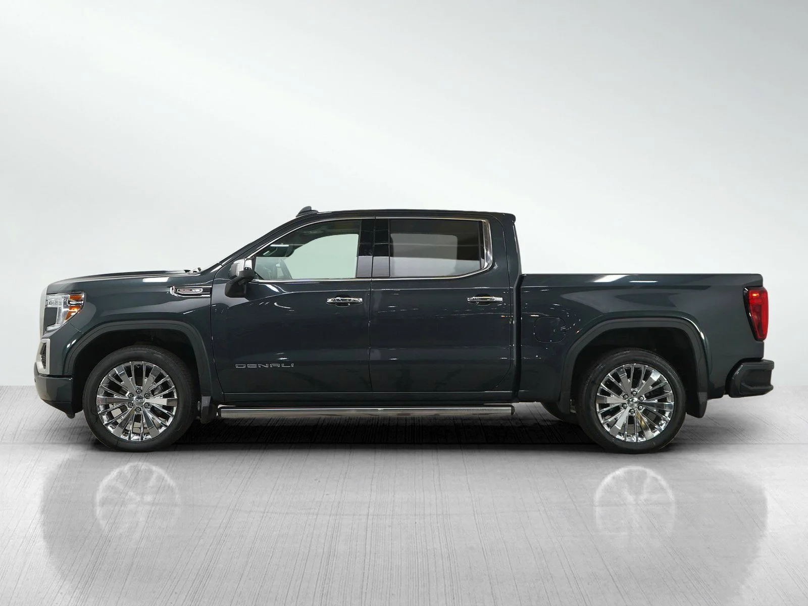 Used 2022 GMC Sierra 1500 Limited Denali with VIN 1GTU9FEL9NZ125319 for sale in Roseville, Minnesota