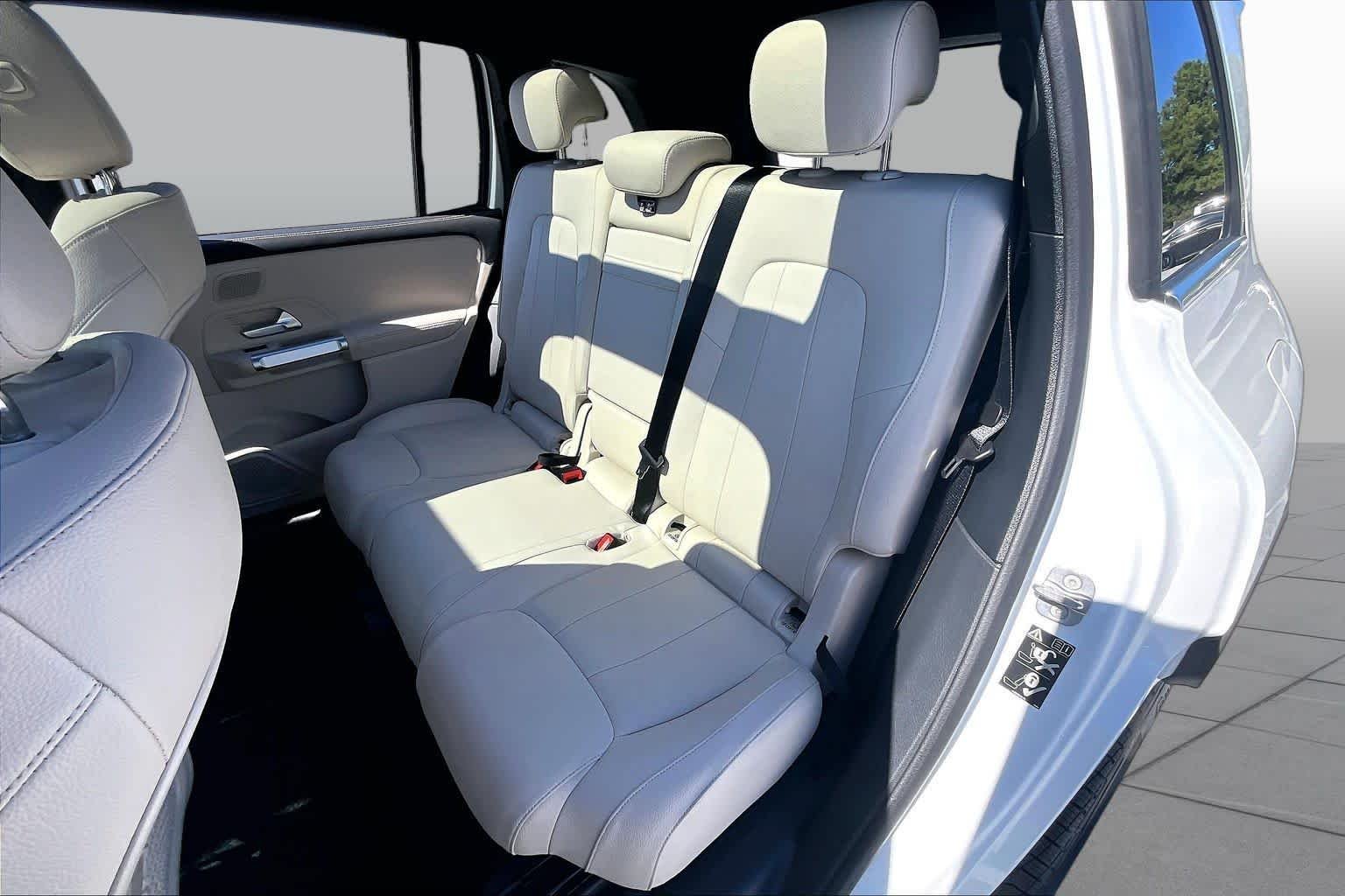 Used 2026 Polar White Mercedes-Benz GLB 250 image 20