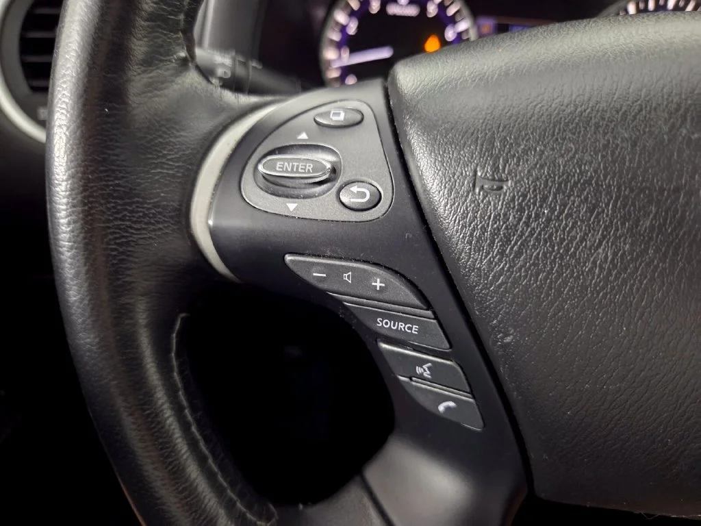 Used 2019 Liquid Platinum INFINITI LUXE image 17