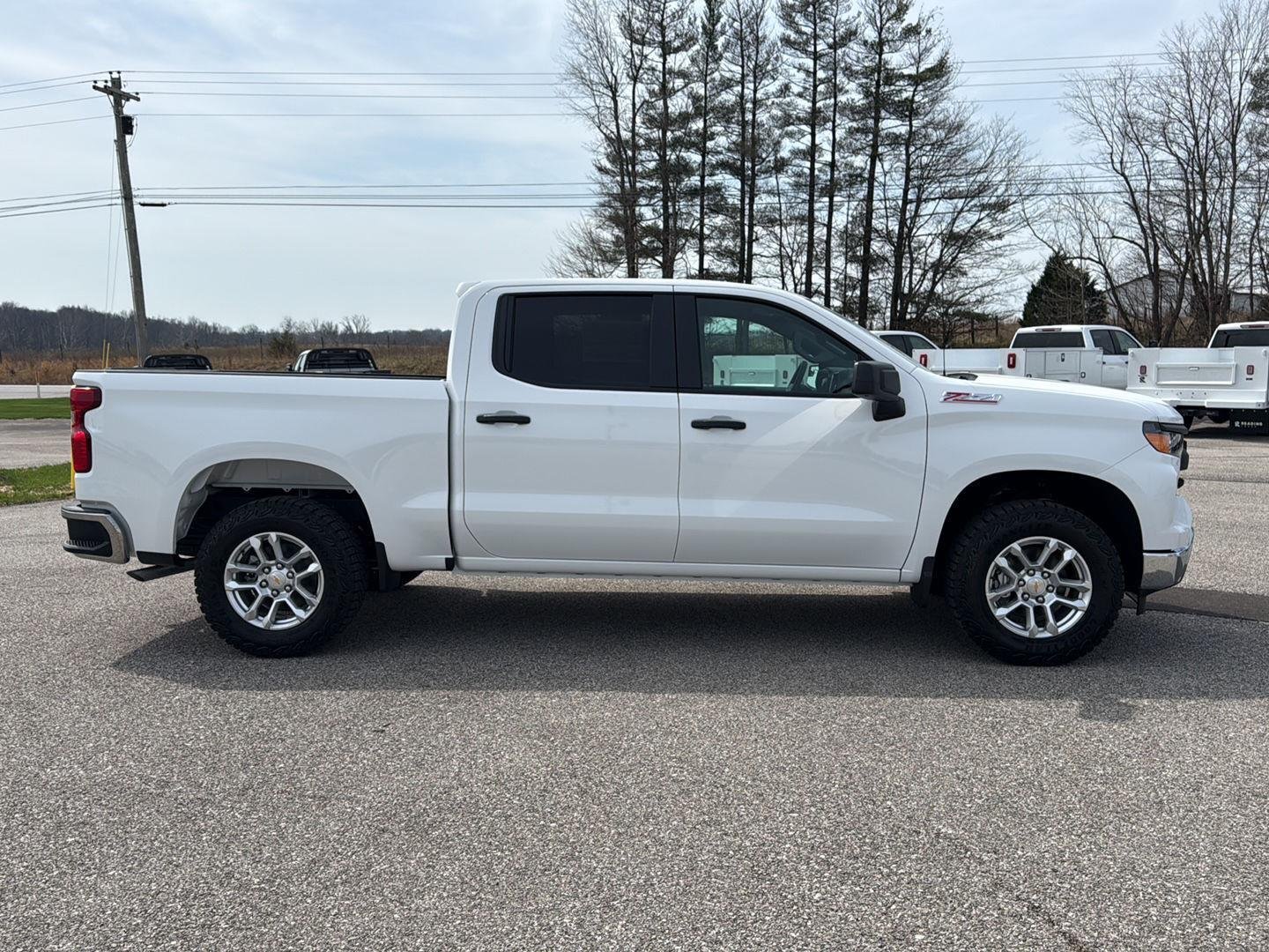 New 2026 Summit White Chevrolet WT image 7