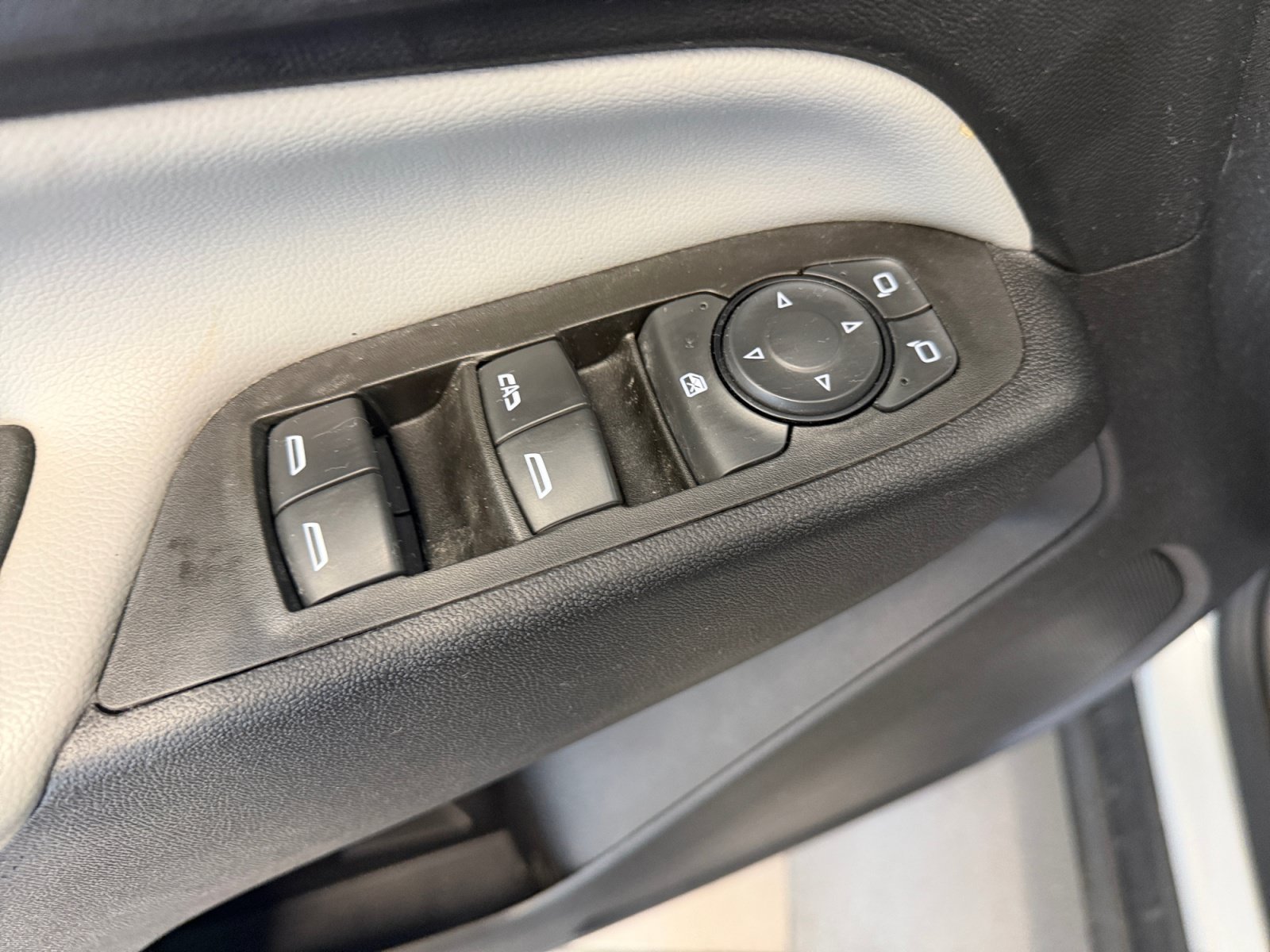 Used 2022 Silver Ice Metallic Chevrolet LS image 28