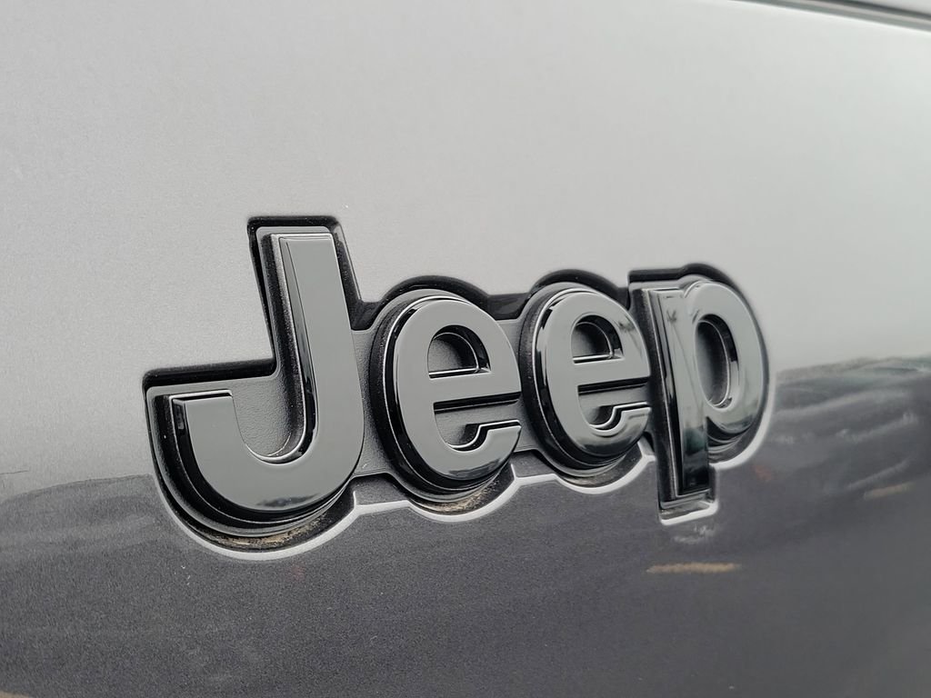New 2026 Baltic Gray Metallic Clear-Coat Exterior Paint Jeep Altitude image 6