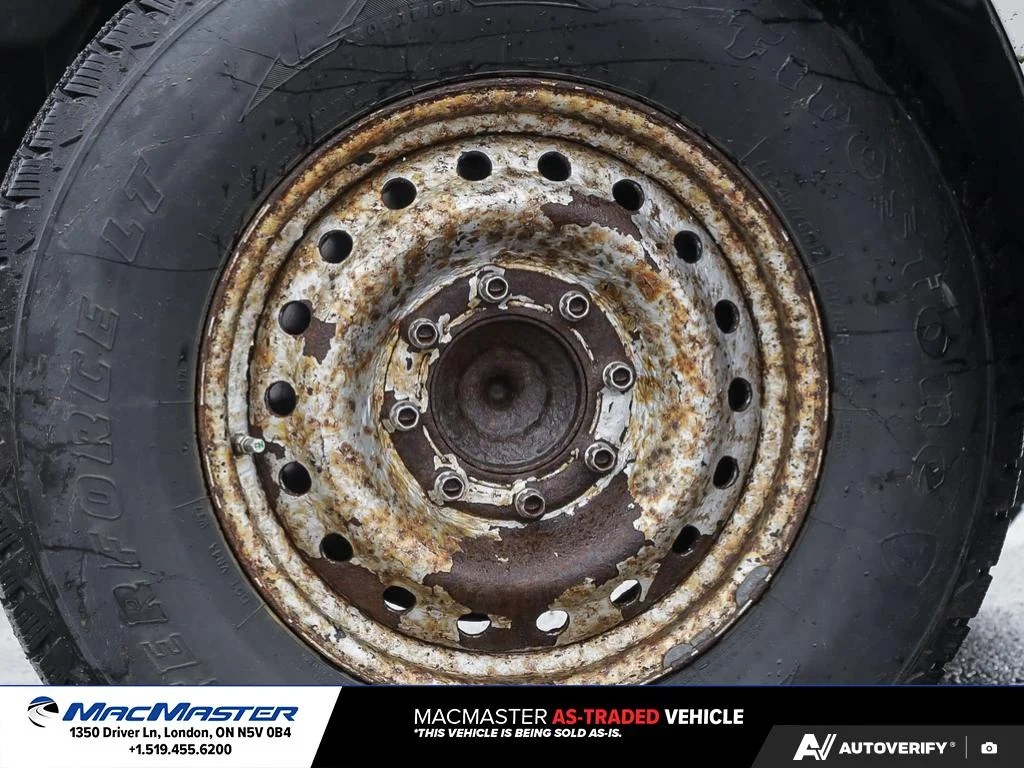 Used 2017  Nissan  image 9
