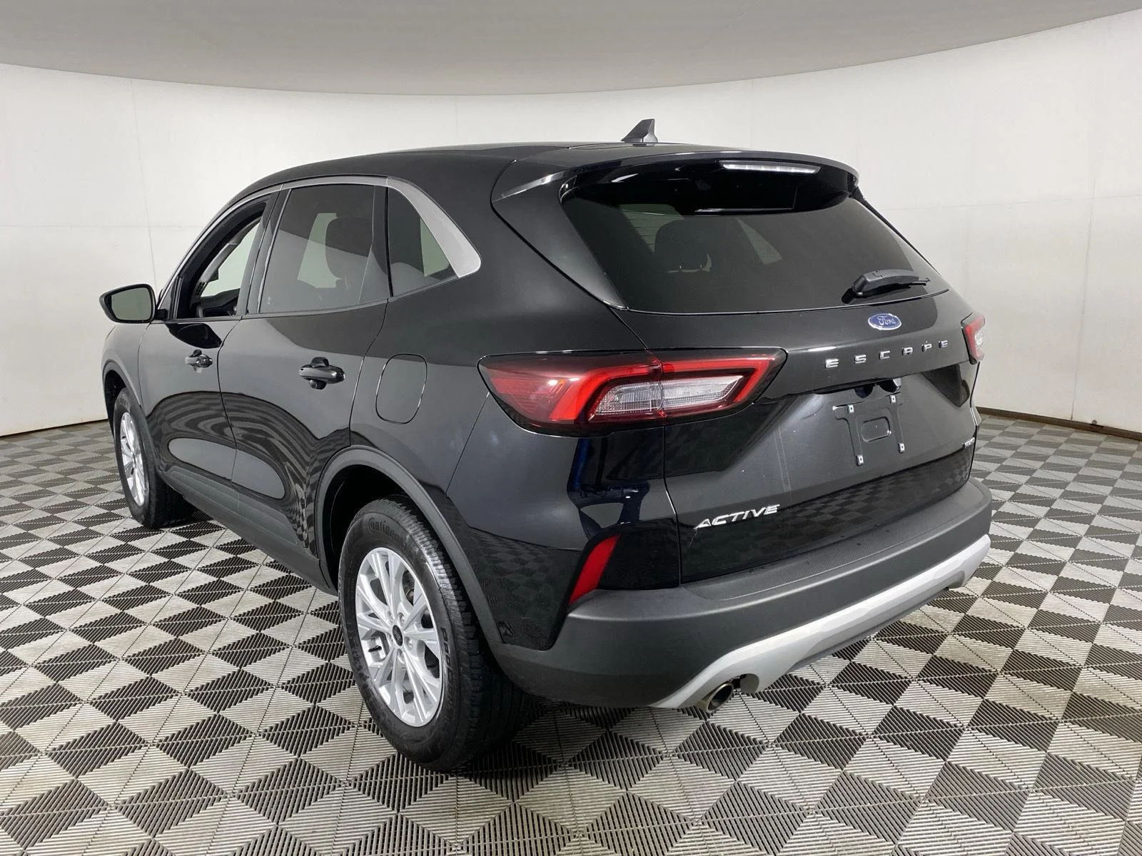 Used 2024 Agate Black Ford Active image 8