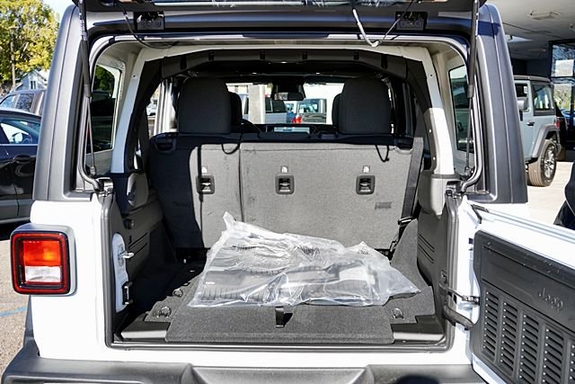 New 2026 Bright White Clear-Coat Exterior Paint Jeep Sport S image 19