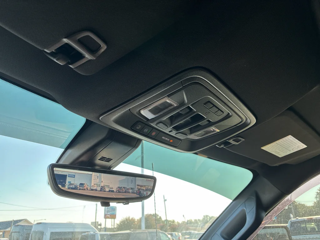 Used 2022 Iridescent Pearl Tricoat Chevrolet High Country image 30