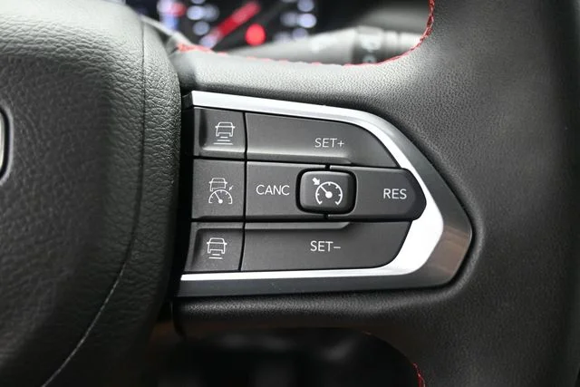 Used 2025 White Jeep Trailhawk image 18