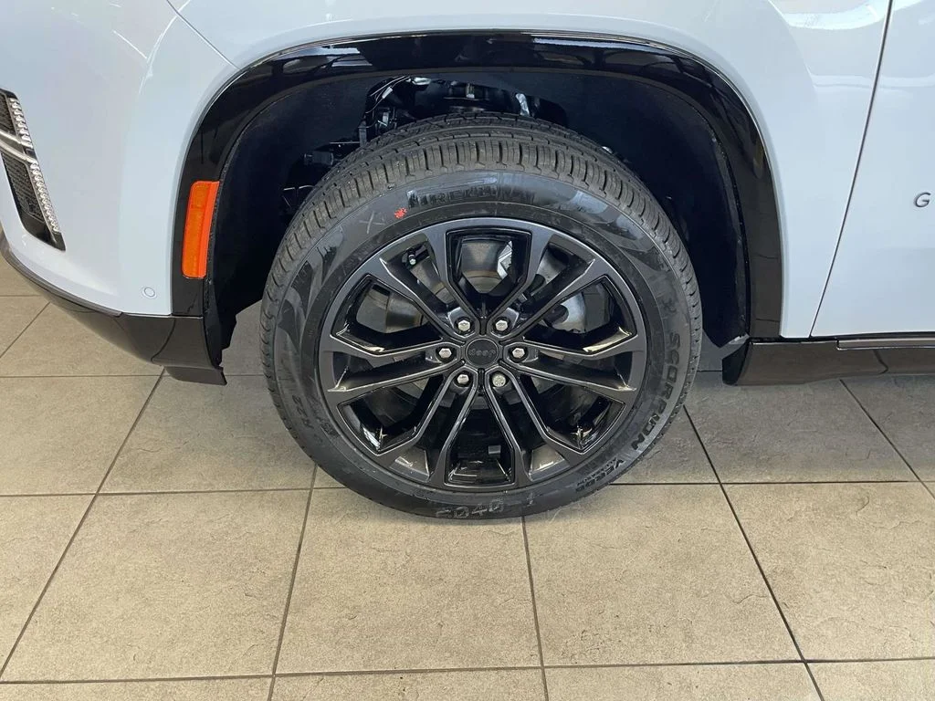 New 2026 Bright White Clear-Coat Exterior Paint Jeep Summit Obsidian image 9